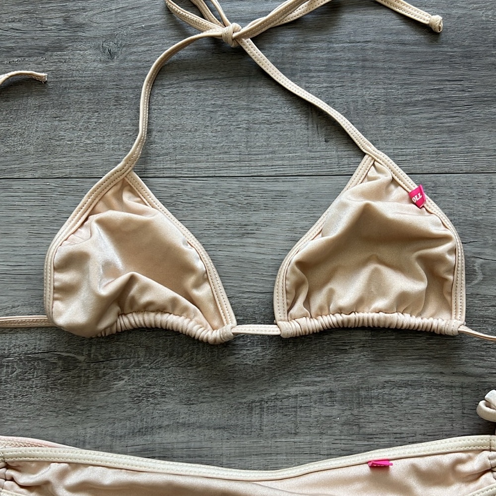 Bikinis - Picture 3 of 8